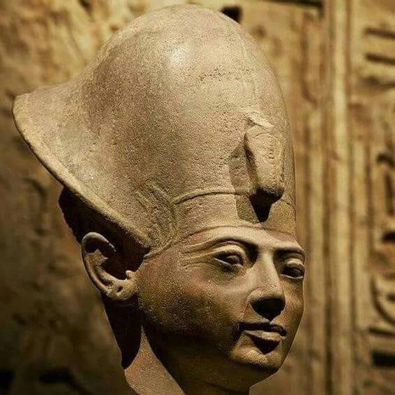 رأس تمثال الملك أمنمسَ